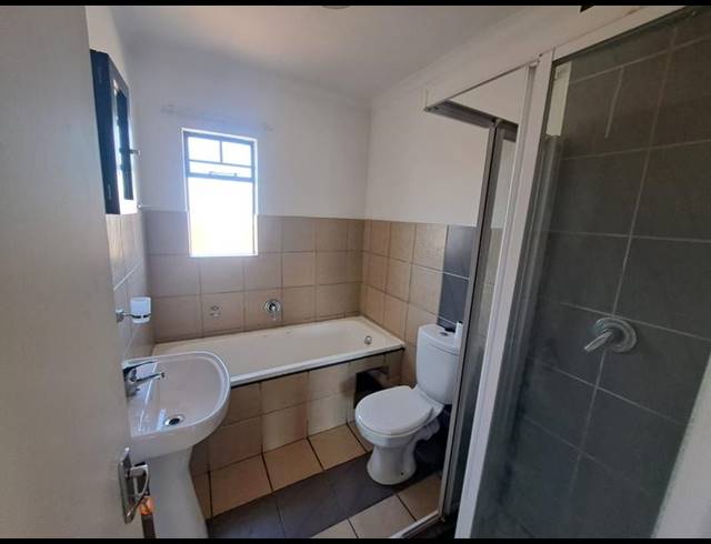 2 BEDROOM PROPERTY TO RENT IN ROOIHUISKRAAL NORTH